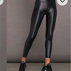Carbon38 Takara high rise Black High-Waisted Leggings Sleek Shine